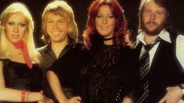Membrii legendarului grup ABBA s-au reunit după 35 de ani