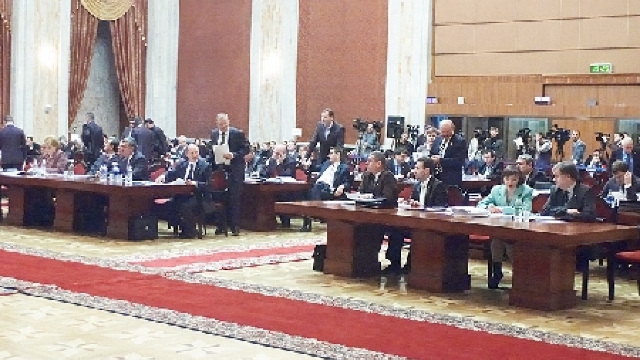 Parlamentul urmează să voteze legea bugetului de stat pe 2012, în lectură finală