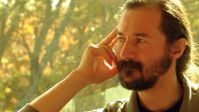 Poetul Emilian Galaicu Păun, invitat la emisiunea “Căile Cărții”