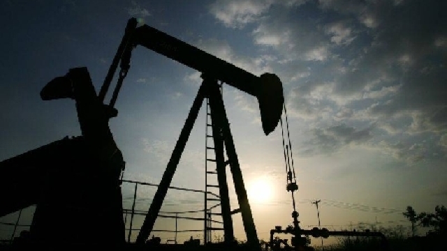 Studiu: Legislația împiedică intrarea pe piață a companiilor petroliere mici