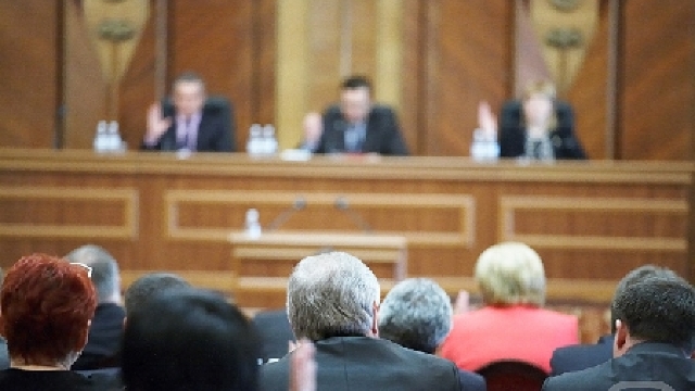 Parlamentul a votat în prima lectură proiectul politicii bugetar fiscale pentru anul 2012