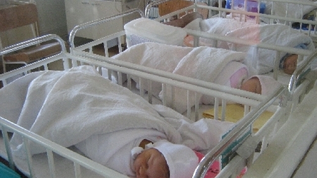 Studiu: În maternități și în secțiile de chirurgie se dă cel mai des mită