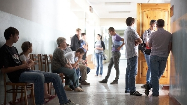Jumătate dintre bursierii basarabeni în România își abandonează studiile 