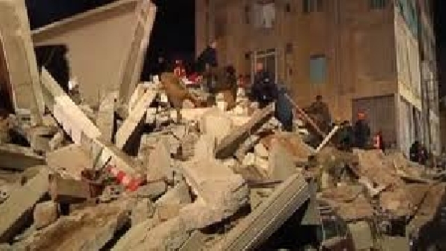 Cel puțin 11 persoane au murit în urma prăbușirii a unui imobil vechi la Beirut 