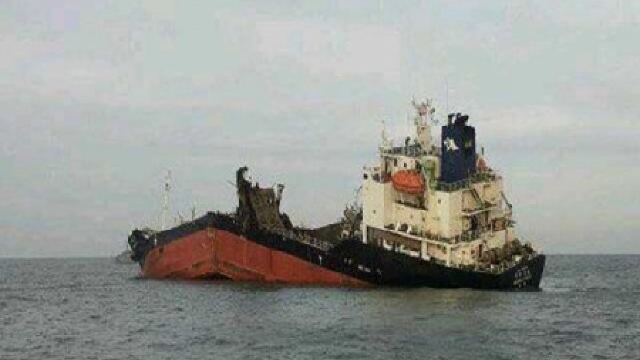 O navă petrolieră s-a scufundat în Grecia