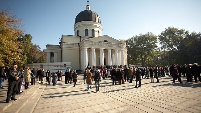 Petiție online | Peste 9 mii de persoane cer impozitarea Mitropoliei Moldovei (Patriarhia Rusă)