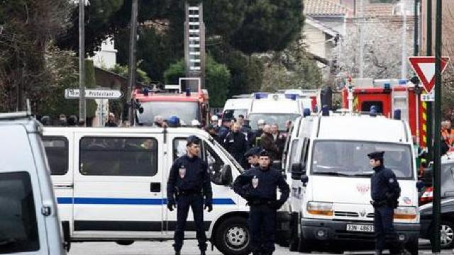 Franța a expulzat trei imami radicali și doi militari islamiști străini