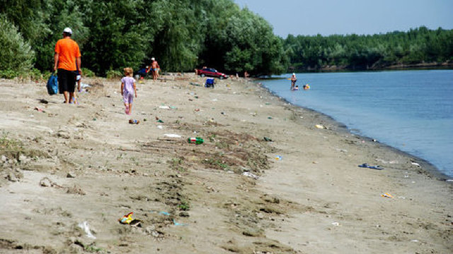 A început salubrizarea plajelor din Chișinău