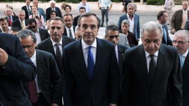 Guvernul grec taie salariile miniștrilor cu 30 %
