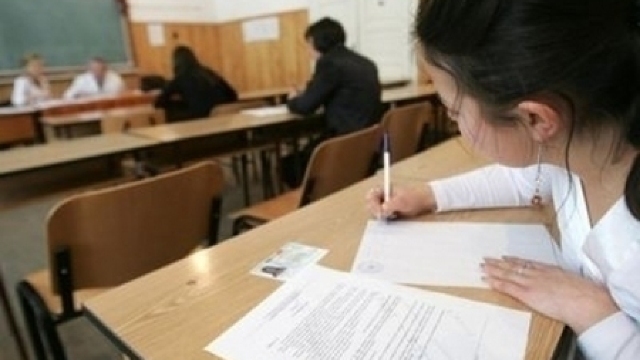 3 mii de elevi repetă examenele de BAC