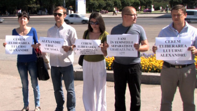 Rudele polițistului Alexandru Ursu au protestat în fața Guvernului