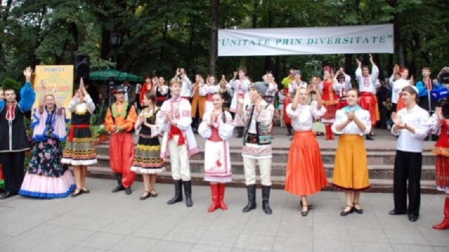 Festivalul etniilor va avea loc pe 15 septembrie și nu pe 16 cum era planificat inițial