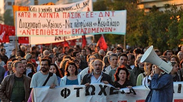 Grecia: protest față de noile măsuri de austeritate 