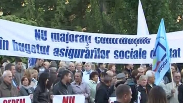 Sindicatele protestează în fața Palatului Republicii 