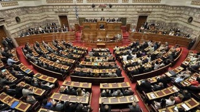 Grecia a adoptat, cu greutate, noul pachet de măsuri de austeritate