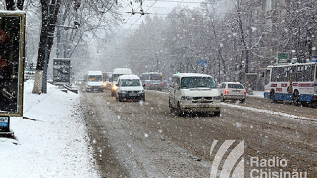 Din cauza ninsorii, 30 de accidente s-au produs în Capitală