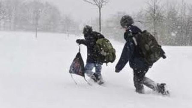Anglia: Peste 30 de școli au fost închise din cauza ninsorilor