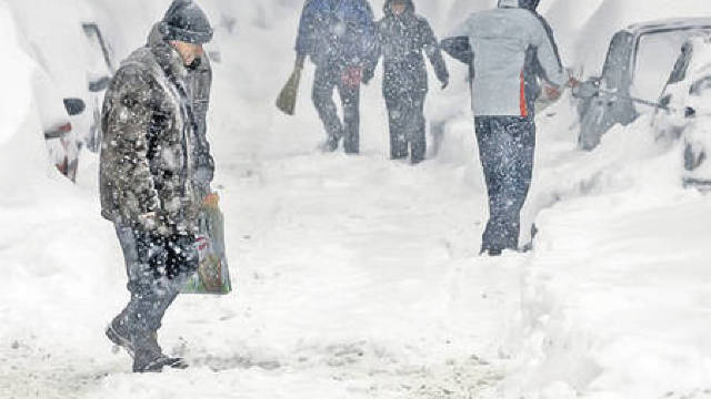 Din cauza zăpezii 56 de localități rămân blocate