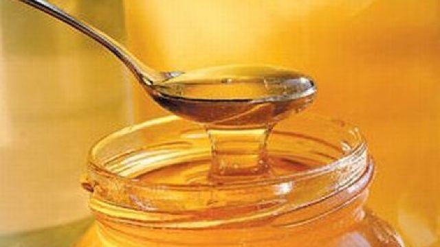 Apicultorii au exportat peste 700 de tone de miere de albine, în 2012