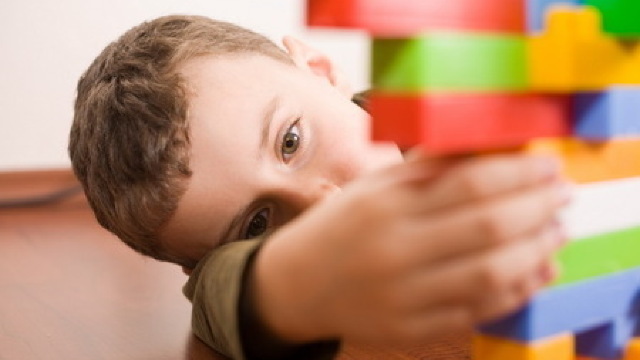 UNICEF: Fiecare a patra familie nu are nicio carte și nicio jucărie 