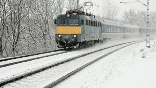 Din cauza ninsorilor, trenul București-Chișinău întârzie