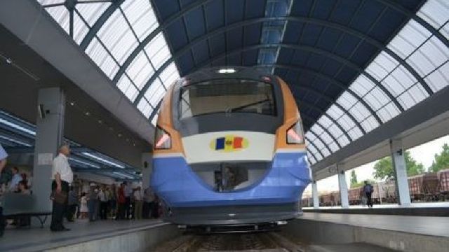5 trenuri renovate vor fi puse în circulație în luna mai