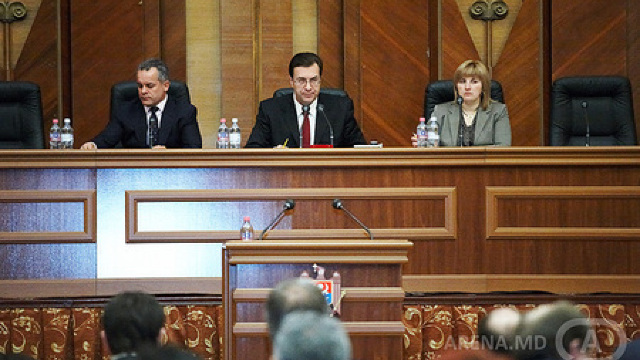 Parlamentul se întrunește în ședință fără majoritate parlamentară