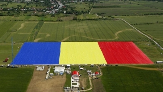 România a intrat în Cartea Recordurilor cu cel mai mare drapel din lume