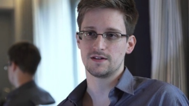 Edward Snowden poate părăsi aeroportul din Moscova