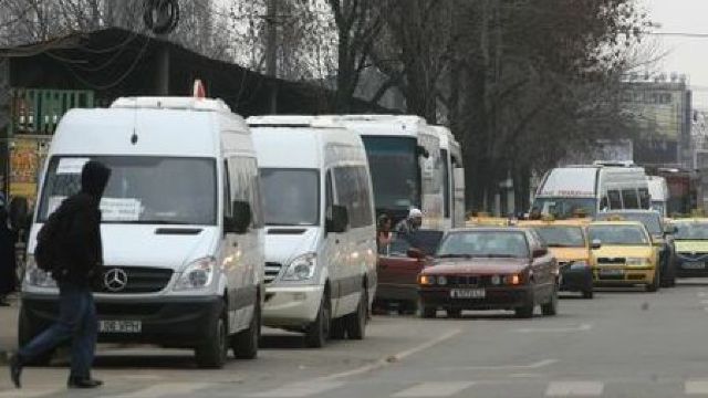 Mai multe microbuze din Chișinău nu vor ieși astăzi pe traseu