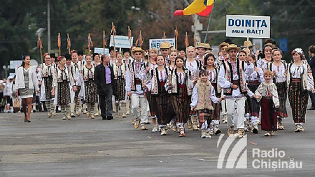 De Ziua Independenței, în Capitală a fost organizată o paradă a portului popular