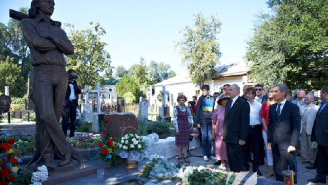 Monumentul poetului Grigore Vieru, inaugurat de Ziua Limbii Române