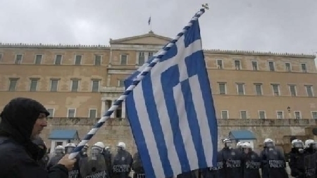 Grecia: Sindicatele ies la proteste