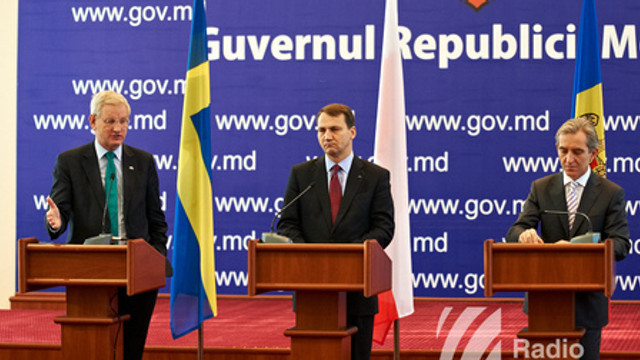 Carl Bildt și Radoslaw Sikorski salută progresele înregistrate de Republica Moldova