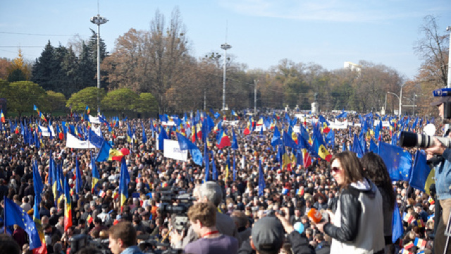 Un grandios meting PRO-Europa, dar nu peste o Mare Adunare Națională (Jurnal de Chișinău)