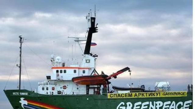 Cei 30 de activiști Greenpeace, grațiați de Putin