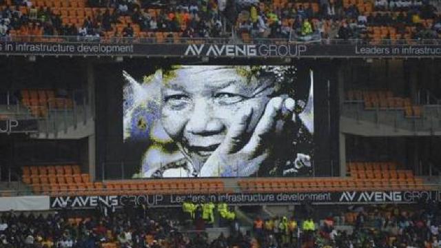 Convoiul funerar cu sicriul lui Nelson Mandela a trecut pe străzile din Pretoria