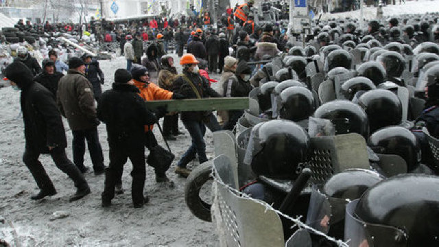 Ucrainenii susțin protestele pro-europene din Kiev, potrivit unui sondaj