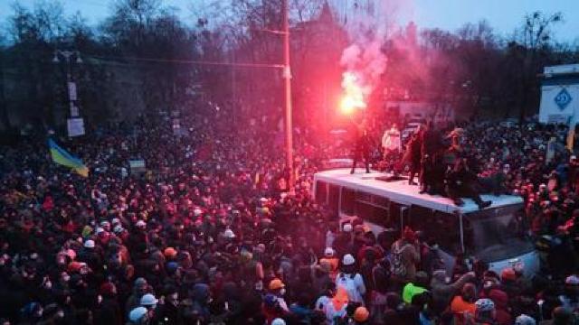 Patru protestatari, uciși la Kiev în timpul confruntărilor cu forțele de ordine