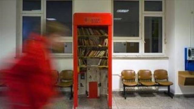 La ce ar putea folosi cabinele de telefon din stradă într-o lume invadată de telefoane mobile