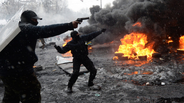 Proteste la Kiev: Cel puțin 17 manifestanți, împușcați de lunetiști