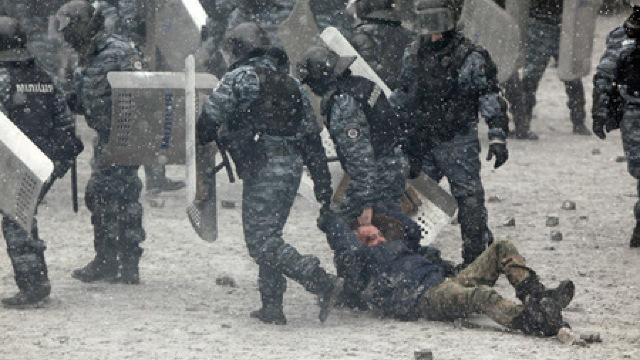 Legea amnistiei intră, astăzi, în vigoare în Ucraina