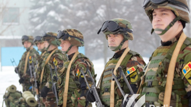Vitalie Marinuța a inspectat contingentul de militari care pleacă în Kosovo