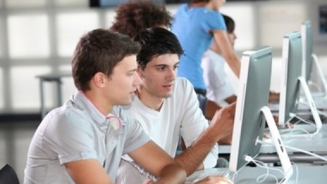 Polemici: Studiile online- o metodă eficientă pentru Moldova?