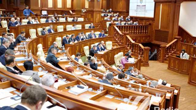 Parlamentul a revizuit prevederile din politica bugetar-fiscală, anulate de Curte
