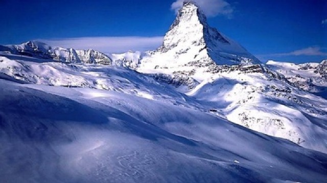 Doi alpiniști și-au pierdut viața încercând să cucerească vârful Everest 