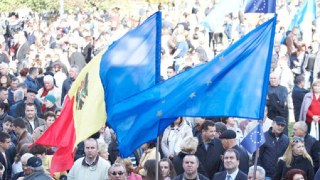 De la 28 aprilie, moldovenii pot călători fără viză în UE