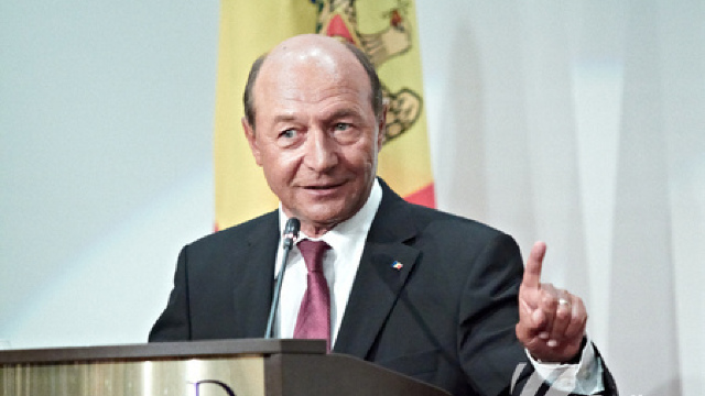 Traian Băsescu a decorat mai multe personalități din Republica Moldova