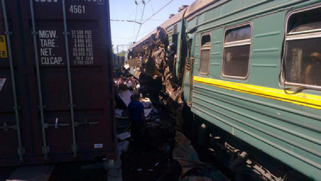 Un marfar a lovit un tren de pe ruta Moscova - Chișinău. 6 persoane au murit