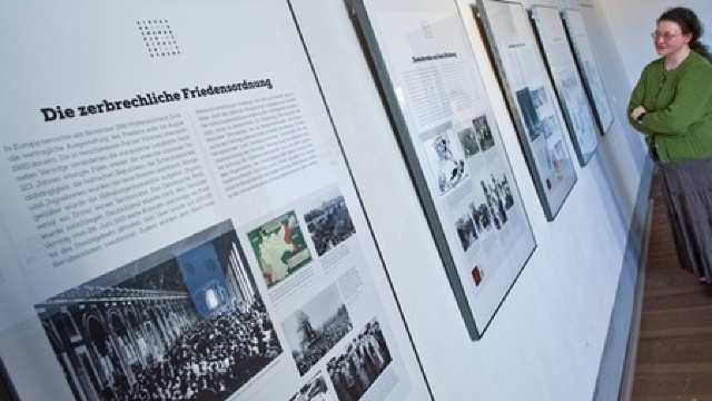 ”Dictatură și democrație în epoca extremelor”